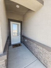 7915 Honeydew Dr in Bakersfield, CA - Building Photo - Building Photo