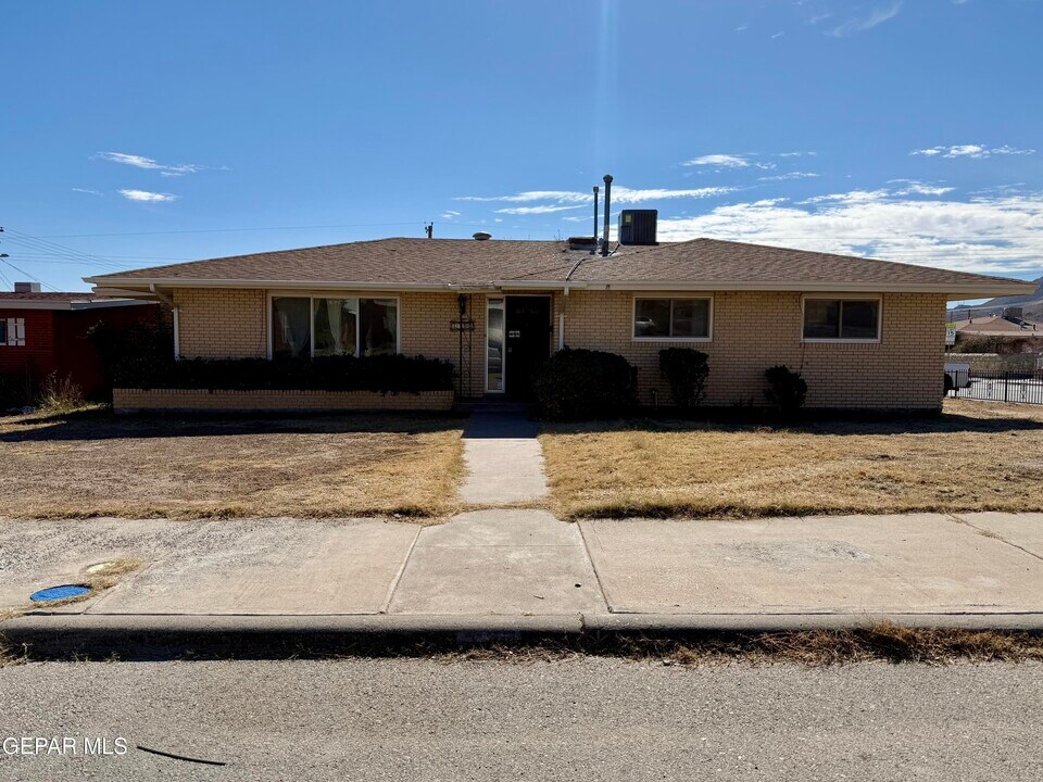 2900 Polk Ave in El Paso, TX - Building Photo