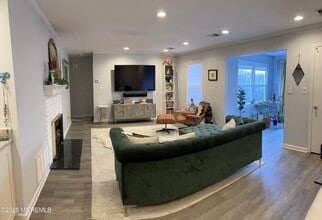 157 Frontier Way in Tinton Falls, NJ - Building Photo - Building Photo