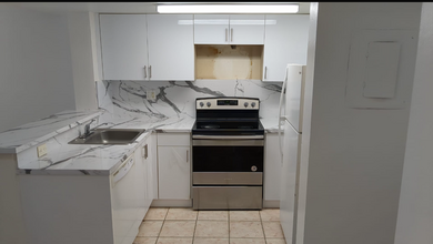 8585 NW 6th Ln, Unit 110 in Miami, FL - Foto de edificio - Building Photo