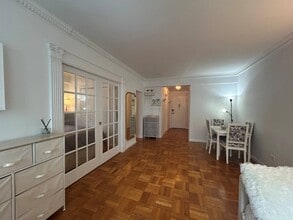 100 W 57th St in New York, NY - Foto de edificio - Building Photo