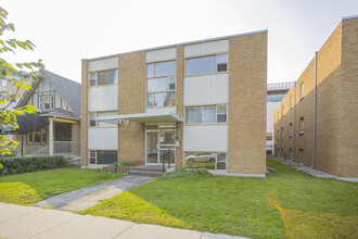 907 15th Ave SW in Calgary, AB - Building Photo - Building Photo