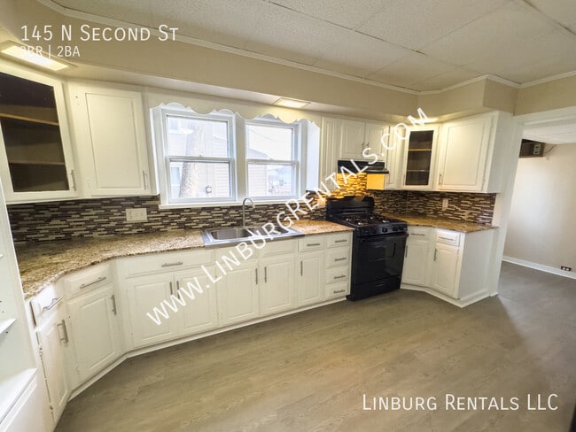 145 N Second St in Mount Wolf, PA - Building Photo - Building Photo