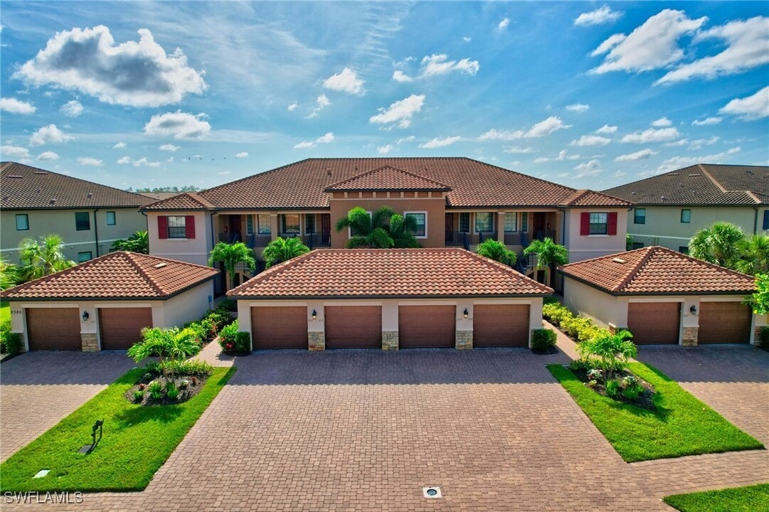 9386 Pocida Ct in Naples, FL - Building Photo