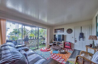 871 Hawthorne St in Monterey, CA - Building Photo - Interior Photo