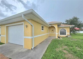 1908 NE 8th Pl in Cape Coral, FL - Building Photo