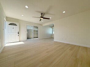 7241 Elk Cir in Huntington Beach, CA - Building Photo - Building Photo