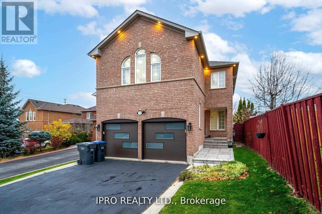 3191 OAKVIEW Rd in Mississauga, ON - Building Photo