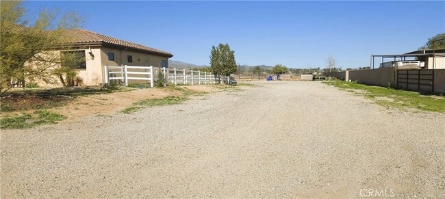 10750 Union St in Cherry Valley, CA - Foto de edificio - Building Photo