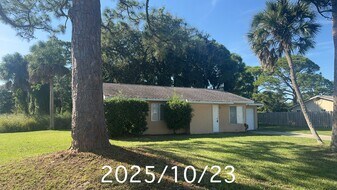 298 Capron Rd in Cocoa, FL - Building Photo