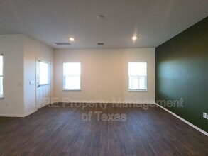 18612 Cremello Dr in Manor, TX - Building Photo - Building Photo
