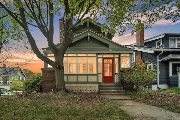 1931 E Kenwood Blvd in Milwaukee, WI - Building Photo - Building Photo
