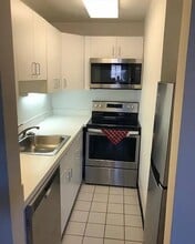 533 Columbus Ave, Unit 8 in Boston, MA - Foto de edificio - Building Photo