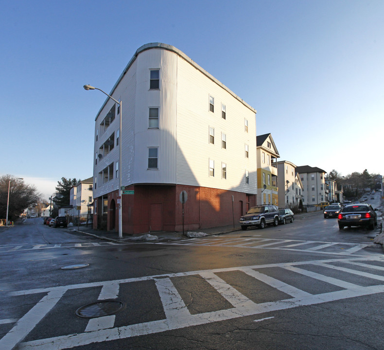 53 Ward St in Worcester, MA - Building Photo