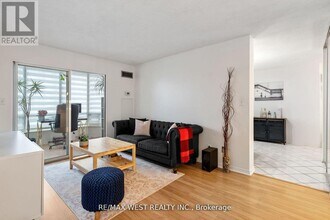 155 Hillcrest Ave in Mississauga, ON - Building Photo - Building Photo