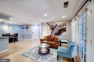 6603 Thackwell Way in Alexandria, VA - Building Photo - Building Photo