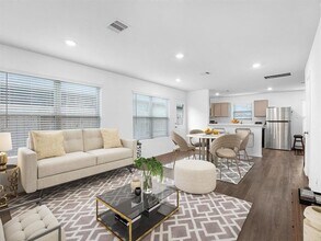 1202 Silver Fir Ct in Conroe, TX - Foto de edificio - Building Photo