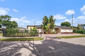 6701 SW 49th Terrace in Miami, FL - Building Photo - Building Photo