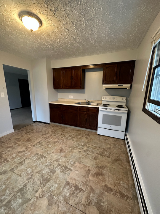 270 Washington Blvd, Unit 6 in Youngstown, OH - Building Photo