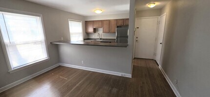 Henry Clay Court Apartments in Whitefish Bay, WI - Building Photo - Building Photo
