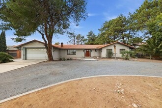 5959 N Butler St in Las Vegas, NV - Building Photo - Building Photo