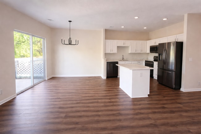 1345 Bell Rd in Antioch, TN - Foto de edificio - Building Photo