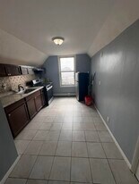 175 Wegman Pkwy in Jersey City, NJ - Building Photo