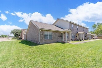 1323 Queens Rd in Pasadena, TX - Building Photo - Building Photo