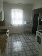 327 Leslie St in Lansing, MI - Building Photo - Building Photo