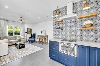 2801 SW 64th Ave in Miami, FL - Building Photo - Building Photo