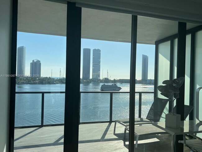 5500 Island Estates Dr in Aventura, FL - Building Photo - Building Photo