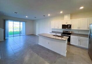 120 Reena Dr in Daytona Beach, FL - Building Photo - Building Photo