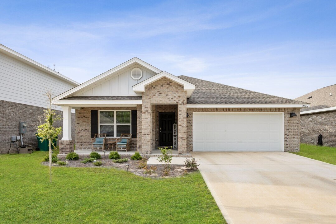2826 Patriot Rdg Dr in Crestview, FL - Building Photo