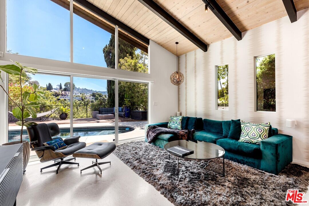 3834 Buena Park Dr in Los Angeles, CA - Building Photo