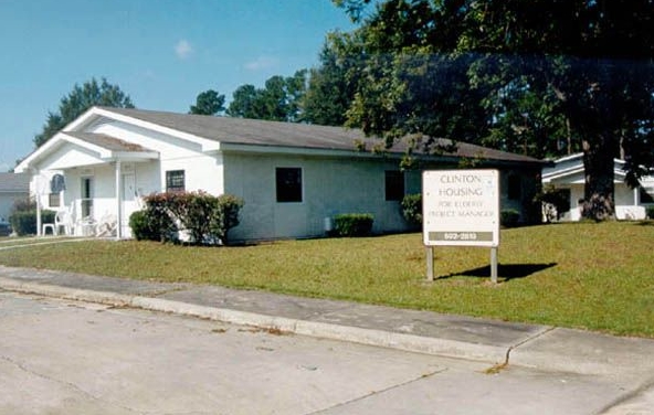 Clinton Crossing in Clinton, NC - Building Photo - Building Photo