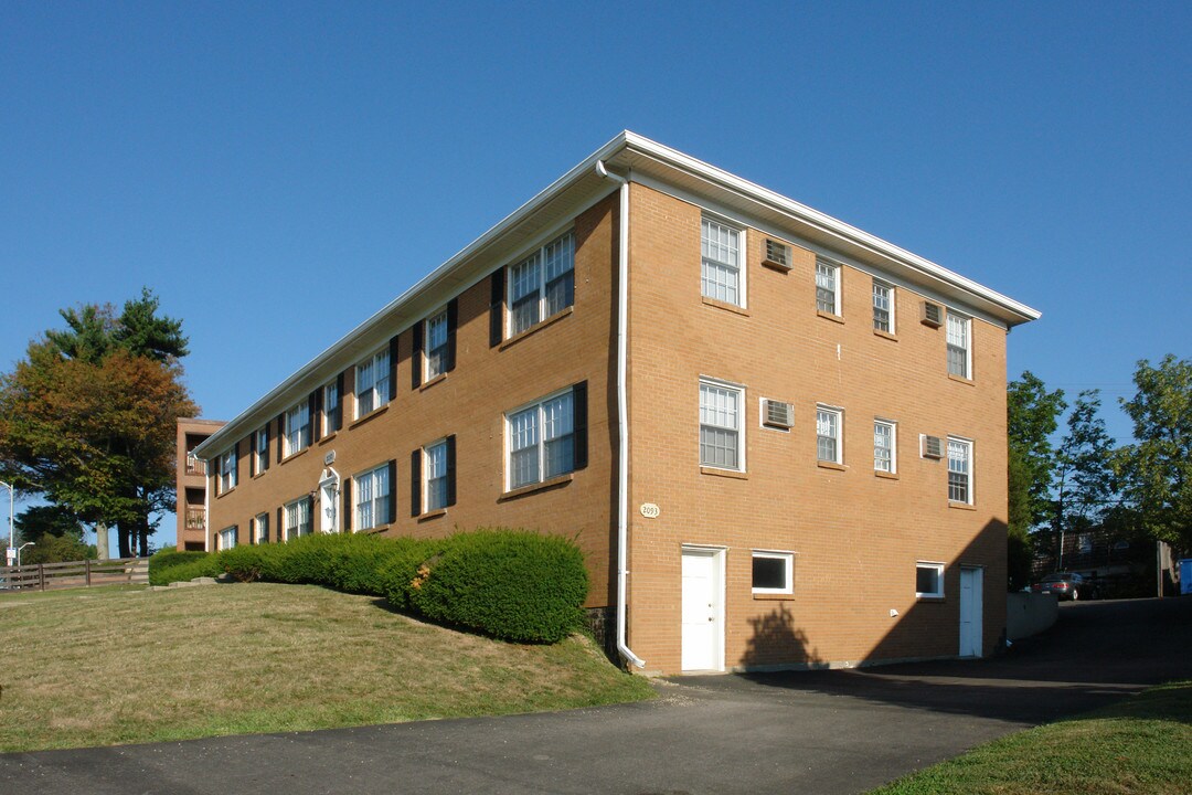 2093 Fontaine Rd in Lexington, KY - Building Photo