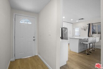 20243 Valerio St in Los Angeles, CA - Building Photo - Building Photo