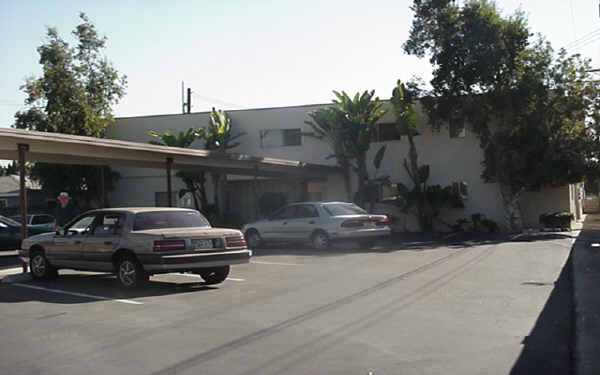 Shalimar Apartments in Downey, CA - Building Photo