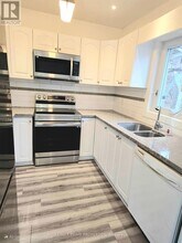 11 Elizabeth St in Markham, ON - Building Photo - Building Photo