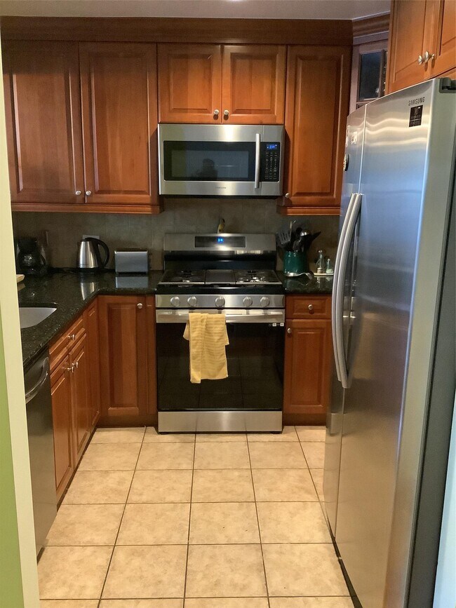 94-28 Magnolia Ct in Queens, NY - Building Photo - Building Photo