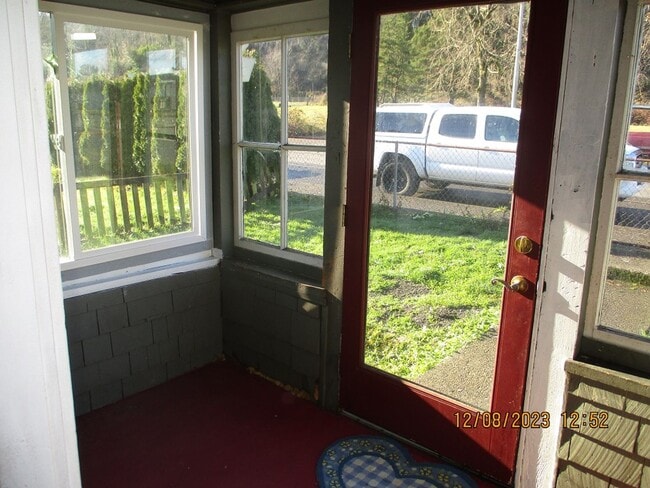 property at 916 Lincoln St