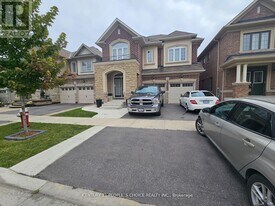 30 Bucksaw St in Brampton, ON - Building Photo