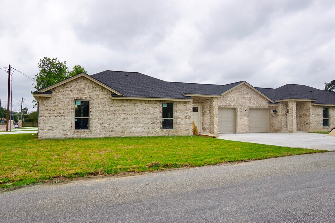 2506 Avenue H, Unit Ste A in Nederland, TX - Building Photo