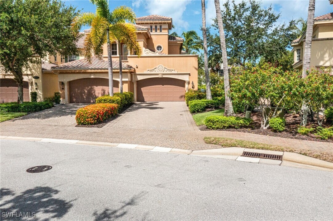 2717 Callista Ct in Naples, FL - Building Photo
