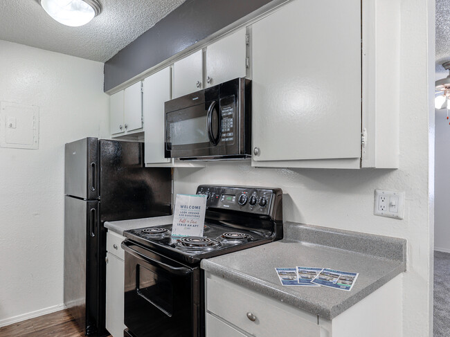 Landry Apartment in Norman, OK - Building Photo - Interior Photo