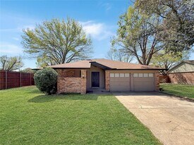 10205 Lone Pine Ln in Fort Worth, TX - Building Photo