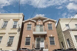 150 Congress St in Jersey City, NJ - Building Photo