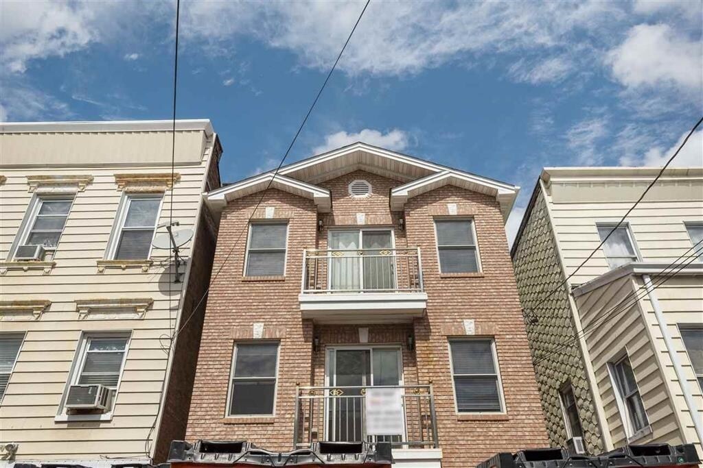 150 Congress St in Jersey City, NJ - Building Photo