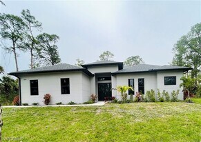 2567 12th Ave NE in Naples, FL - Building Photo