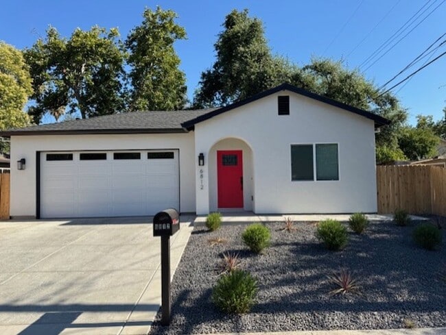 property at 6812 Lincoln Oaks Dr